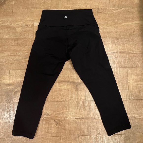 LULULEMON Cropped Leggings - Size 8 - Picture 1 of 5